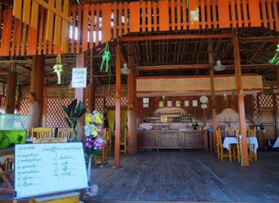 myanmar-burma/ngapali/restaurant/thazin-ayemya-lakeview-restaurant