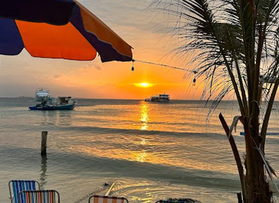 maldives/dhangethi-island/restaurant/compass-beach-bistro