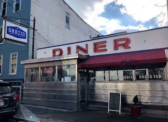 new-york/hudson-valley/restaurant/grazin-spirits-tasting-room-restaurant