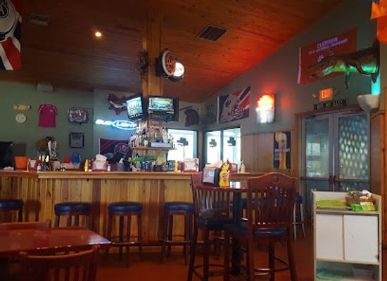 florida/lake-okeechobee/restaurant/lunker-s-sports-grill