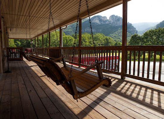 west-virginia/seneca-rocks/restaurant/yokum-s-vacationland