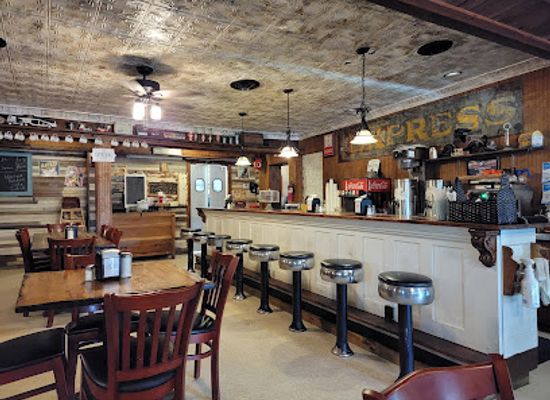 mississippi/the-flatwoods/restaurant/tin-lizzie-cafe