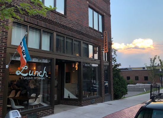 michigan/marquette/restaurant/zephyr-winebar-cafe