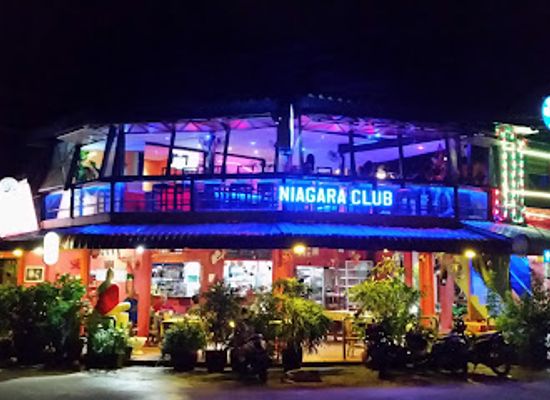 cambodia/sihanoukville/victory-beach/restaurant/the-corner-bar
