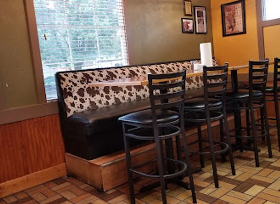 missouri/osage-plains/restaurant/halfsauced-barbeque