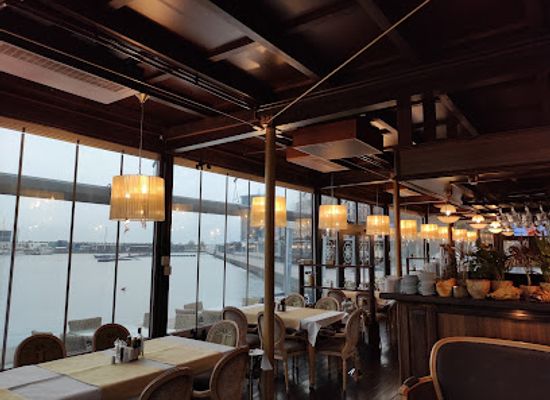 romania/constanta/restaurant/reyna