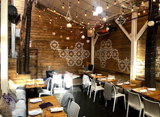 canada/toronto/yorkville/restaurant/bar-reyna