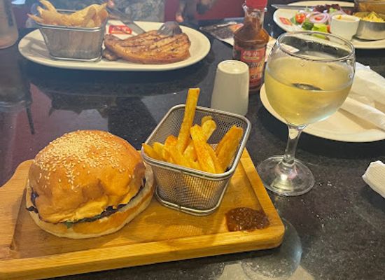 malawi/lilongwe/area-47/restaurant/elly-b-s-african-diner
