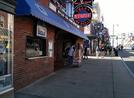 tennessee/memphis-beale-street/restaurant/king-jerry-lawler-s-hall-of-fame-bar-grille
