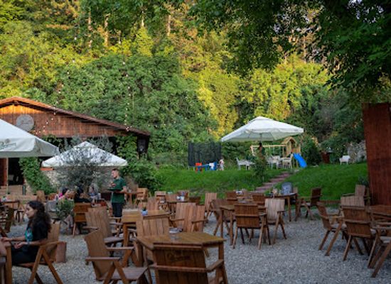 romania/rasnov-area/restaurant/jenaki-s-bistro-lounge