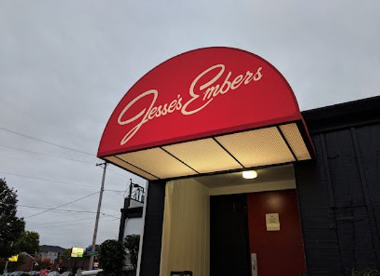 iowa/des-moines/restaurant/jesse-s-embers
