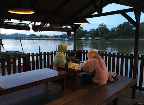 indonesia/pulau-derawan/restaurant/rm-celebes