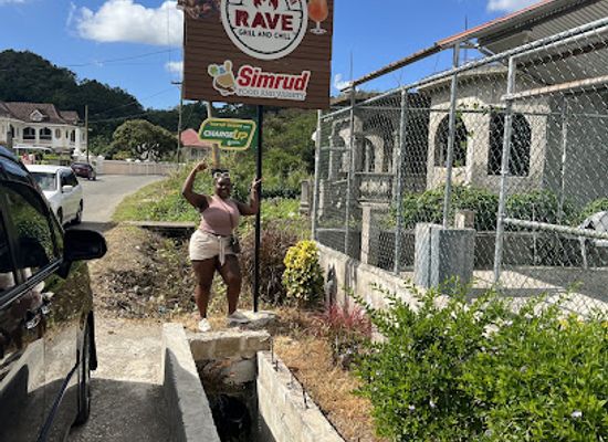 jamaica/dry-harbour-mountains/restaurant/rave-grill-and-chill
