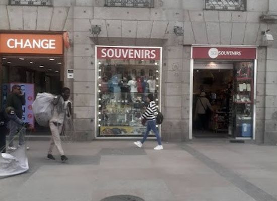 spain/madrid/sol/restaurant/sol-souvenirs