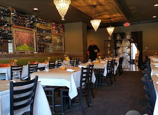 ohio/kelleys-island/restaurant/orchard-bar-table-catawba
