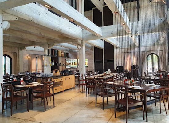 thailand/khao-yai/restaurant/midwinter-khaoyai