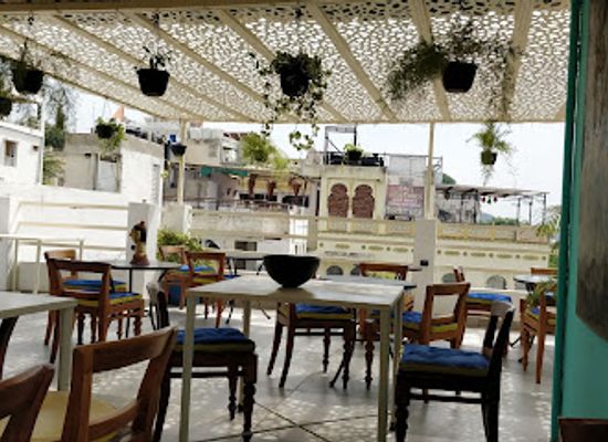 india/udaipur/restaurant/savage-garden-restaurant