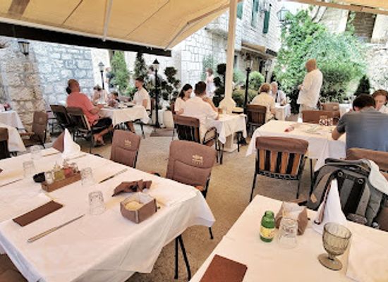 croatia/trogir/restaurant/alka-fine-food-old-money-style-restaurant
