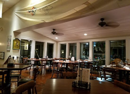 new-york/watkins-glen/restaurant/seneca-harbor-station
