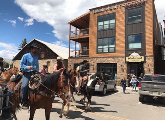 montana/the-yellowstone-valley/restaurant/wonderland-cafe-lodge