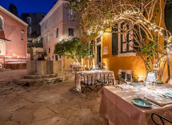 greece/ionian-islands/restaurant/venetian-well