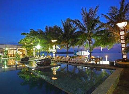 cambodia/sihanoukville/victory-beach/restaurant/queenco-hotel-casino