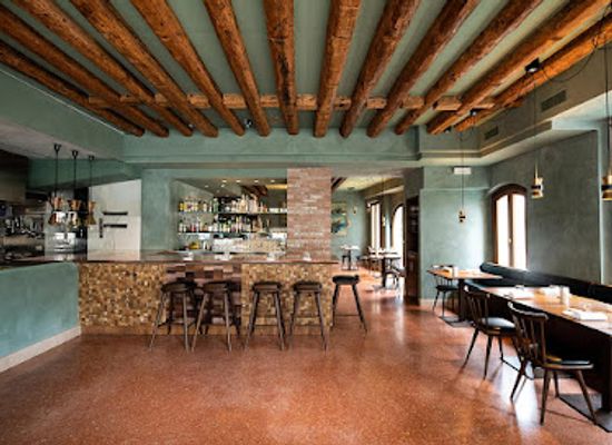 italy/venice/restaurant/local