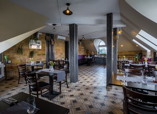 hungary/szekesfehervar/restaurant/viniczai-s-restaurant-bar