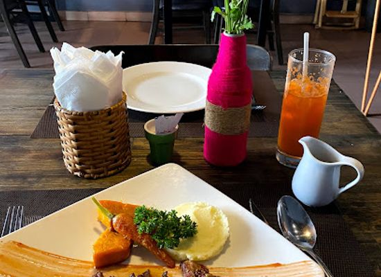 vietnam/dalat/xuan-huong-lake/restaurant/carrot-restaurant-mon-au-ngon-da-lat