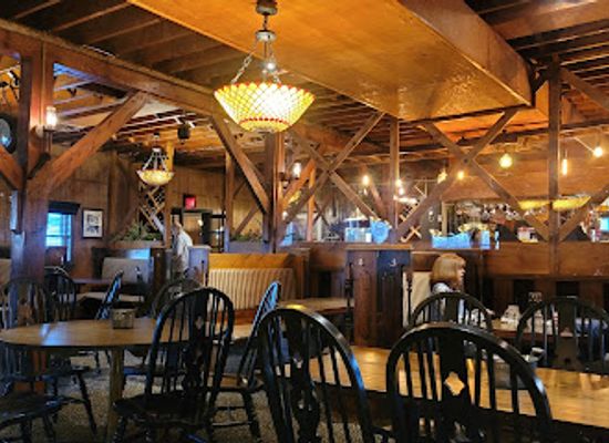 illinois/starved-rock-state-park/restaurant/hank-s-farm-restaurant