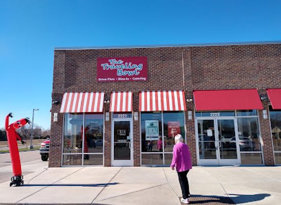 kansas/hutchinson/restaurant/the-traveling-bowl