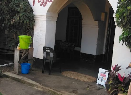 malawi/mulanje-massif/restaurant/mulanje-pizza