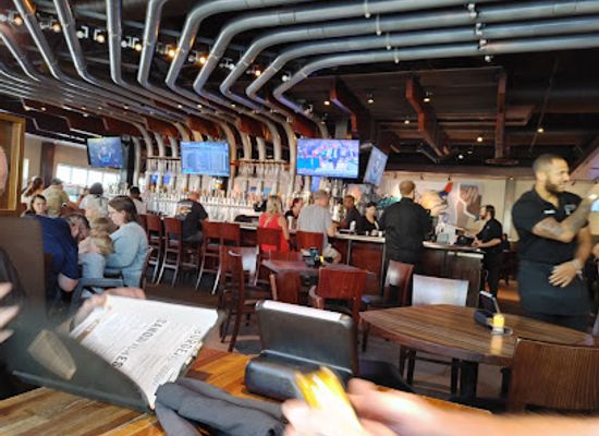 kansas/monument-rocks/restaurant/yard-house
