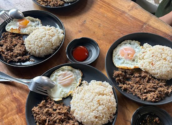 philippines/anawangin-cove/restaurant/hide-in-tapa-ni-lola