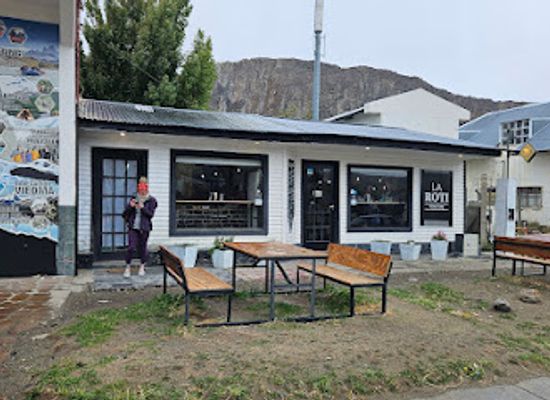 argentina/cerro-fitz-roy/restaurant/la-roti-food-store