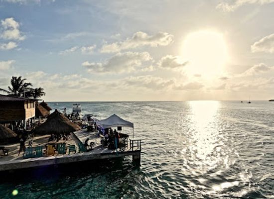 belize/glover-s-reef-atoll/restaurant/the-lazy-lizard