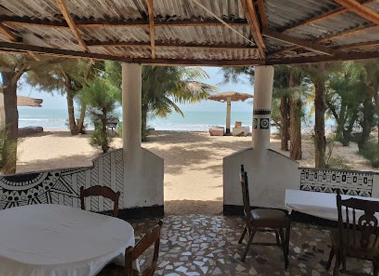 the-gambia/kombo-central/restaurant/black-and-white
