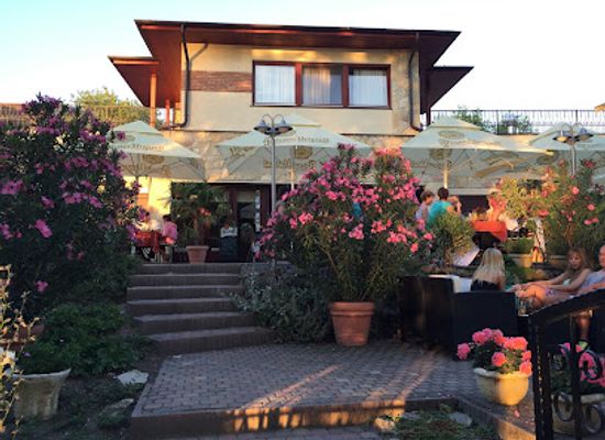 hungary/central-hungary/restaurant/part-cafe-restaurant-and-guesthouse