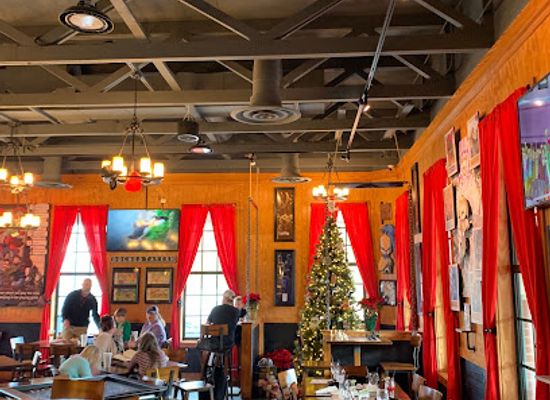 mississippi/the-river-region/restaurant/dogmud-tavern