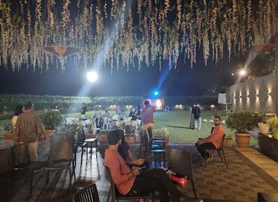 india/gujarat/restaurant/funpoint-garden-restaurant