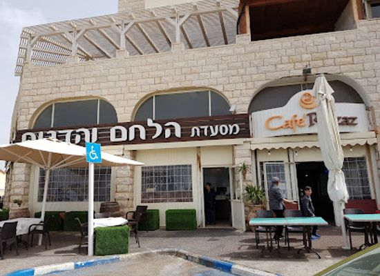israel/akko/restaurant/the-bread-and-fish