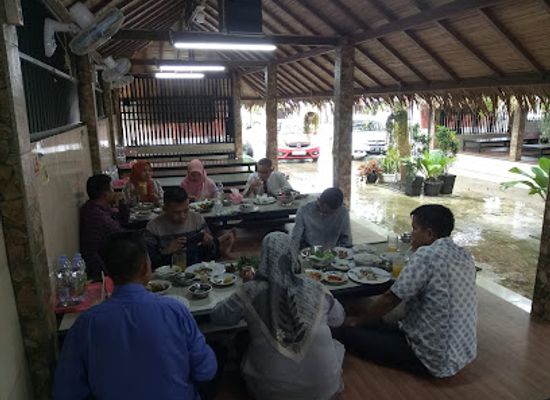 indonesia/south-sumatra/restaurant/rumah-makan-pindang-pondok-bambu-2