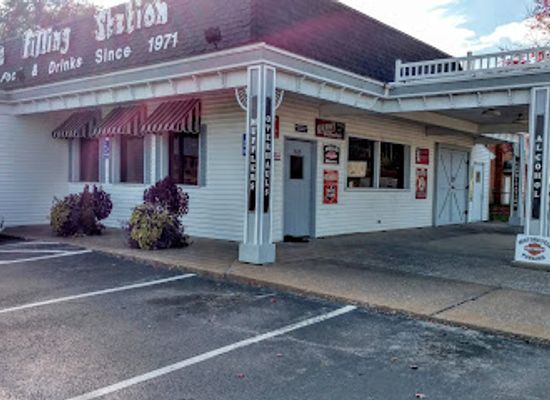 illinois/quad-cities/restaurant/the-filling-station