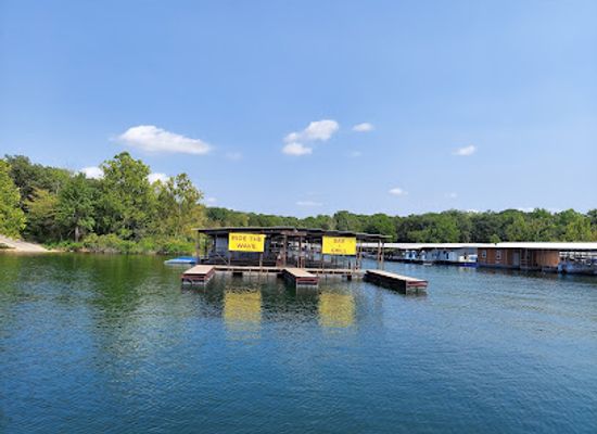missouri/white-river-basin/restaurant/ride-the-wave-bar-and-grill