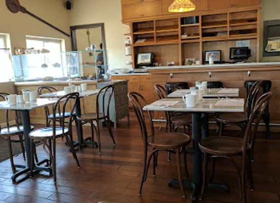 ohio/cuyahoga-valley-national-park/restaurant/the-blue-door-cafe-bakery