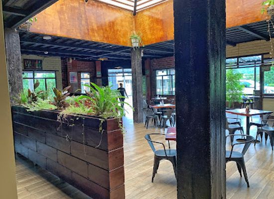 ecuador/macas/restaurant/m-eat-food-grill