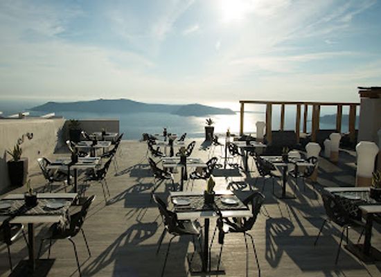 greece/santorini/imerovigli/restaurant/le-moustache-caldera-pool-lounge-restaurant