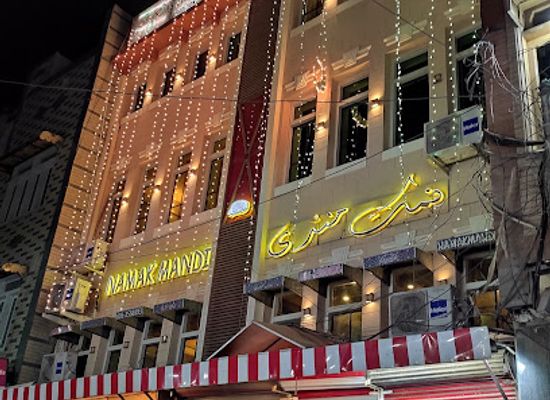pakistan/peshawar/qissa-khwani-bazaar/restaurant/namak-mandi-restaurant