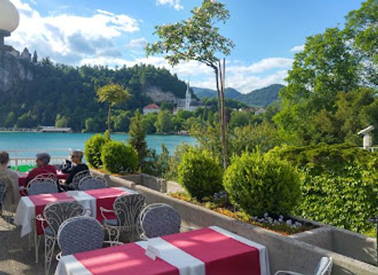slovenia/lake-bled/restaurant/ostarija-peglez-n