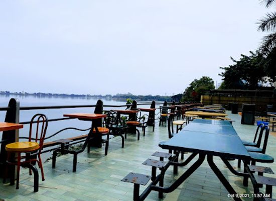india/hyderabad/hussain-sagar/restaurant/by-the-bay